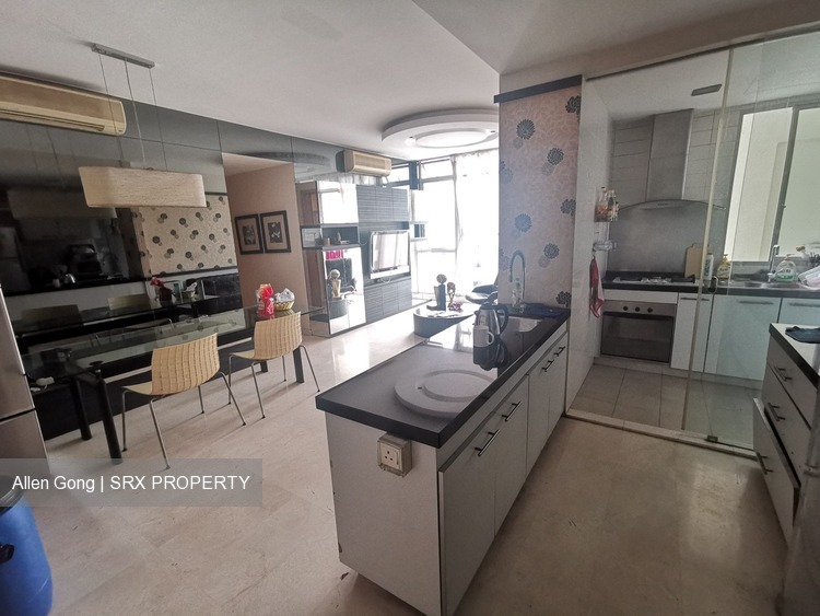 The Lakeshore (D22), Condominium #205215111